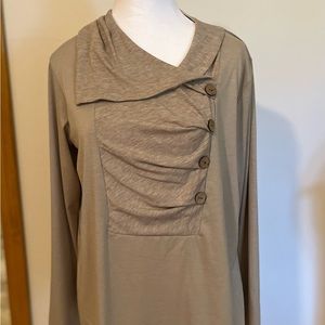 NWT 🔥PRICE DROP 🔥 size L beige Long Sleeve top
